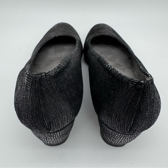 Stuart Weitzman Black Embossed Shimmer Leather Wedge Heels Size 8.5 - Picture 6 of 12